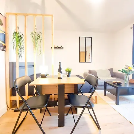 Joli A 3 Min A Pied Du Port De Appartement