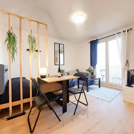 Joli A 3 Min A Pied Du Port De Appartement *