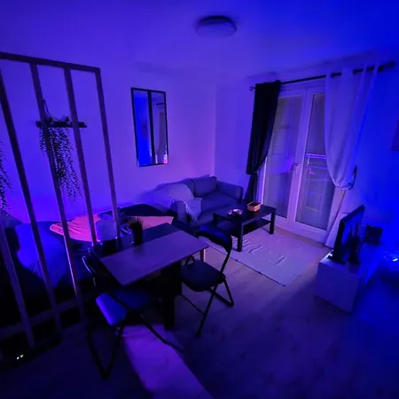 Joli A 3 Min A Pied Du Port De Appartement Toulon