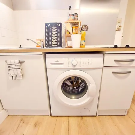 Joli A 3 Min A Pied Du Port De Appartement *
